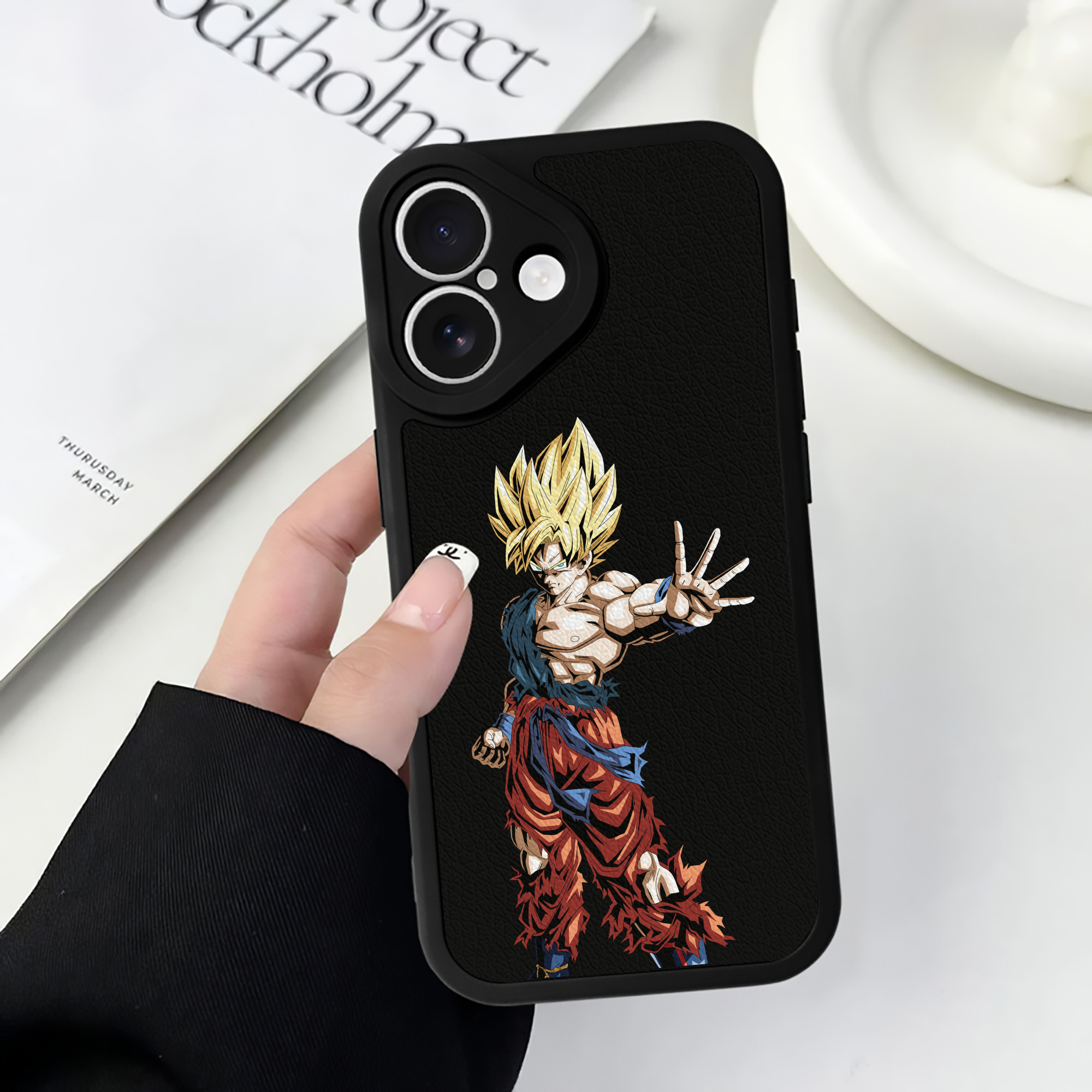 （画像用） ドラゴンボール 孫悟空（そん ごくう）Son Goku カカロット DRAGON BALL Kakarotto 【iPhone 16シリーズ対応】シリコンスマホケース（レザー調） 材質：シリコン